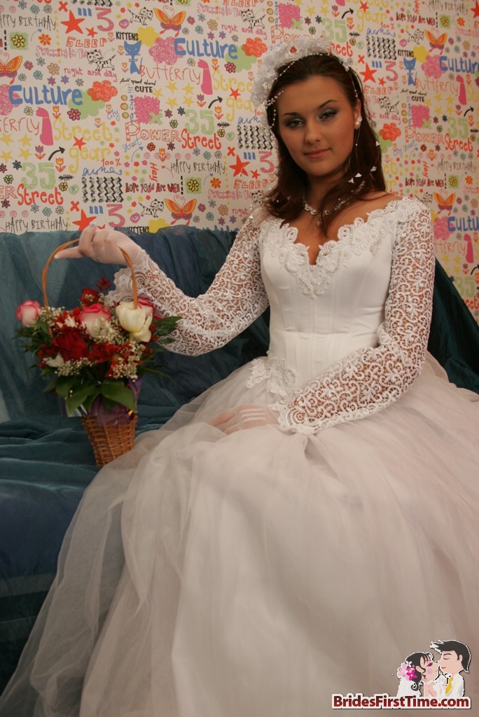 В свадебном платье