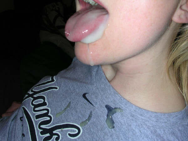 Полный рот спермы на лицах девушек в фото
